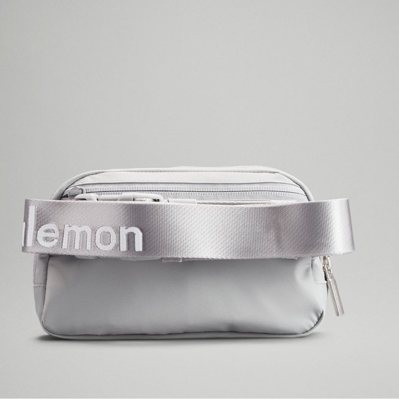 SOLD- NWT Lululemon Everywhere Belt Bag 1L silver drop/white - Picture 3 of 7